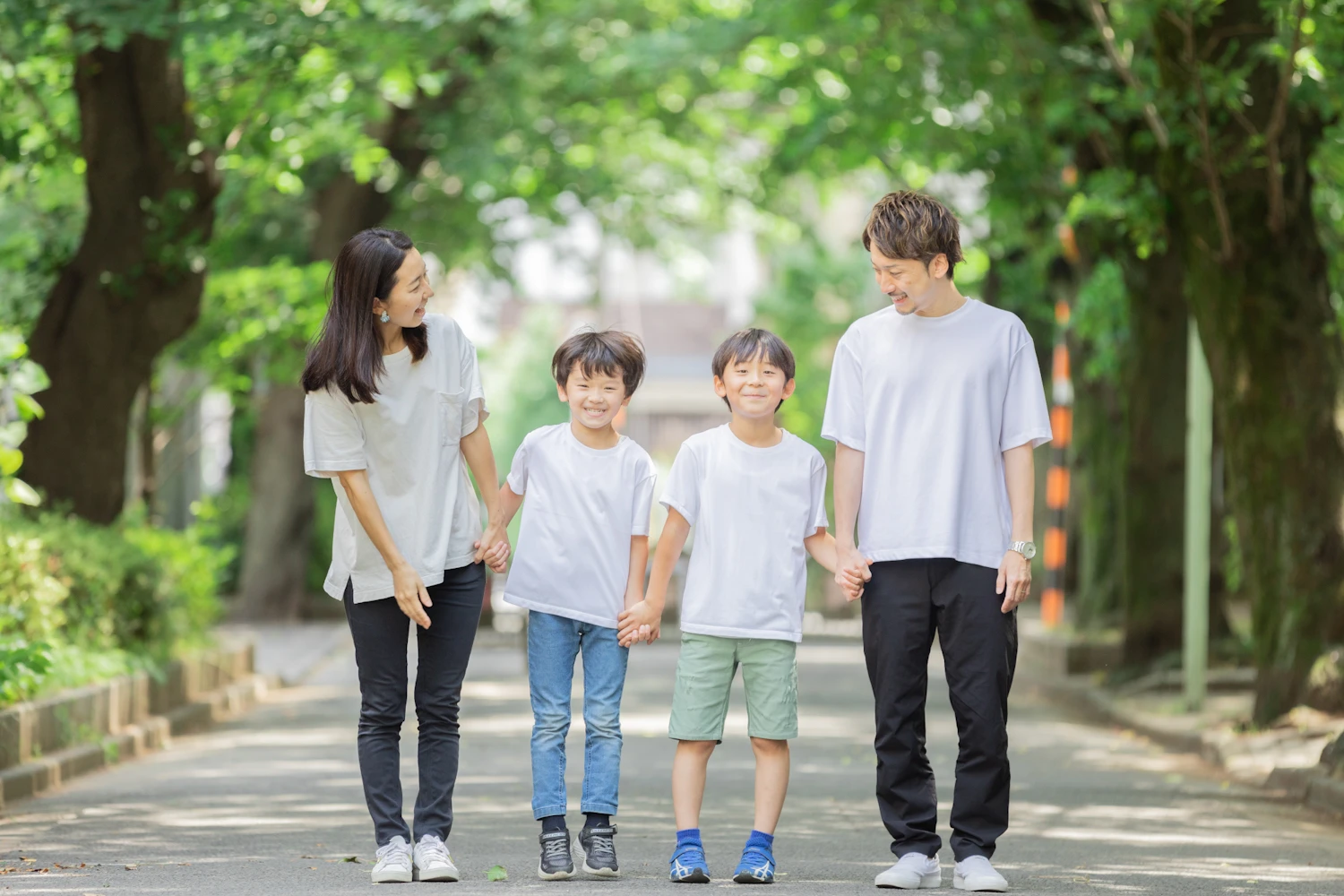 4人家族の記念写真