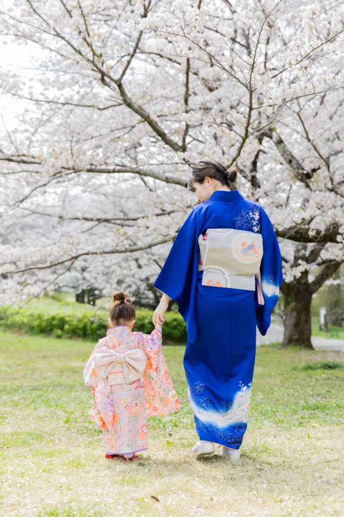 桜の下で親子揃って着物フォト
