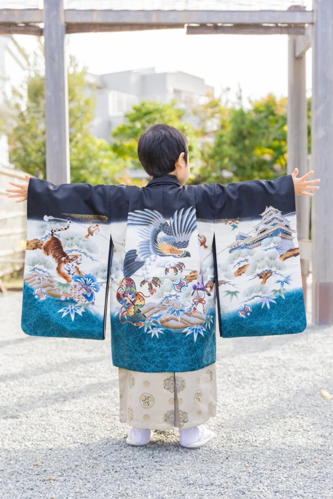 伝統的な色柄の七五三羽織袴